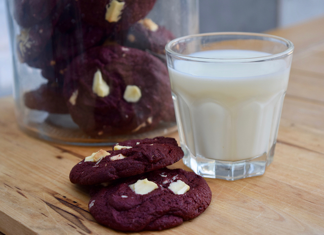 Red-velvet-cookies-recipe-lucyloves-foodblog