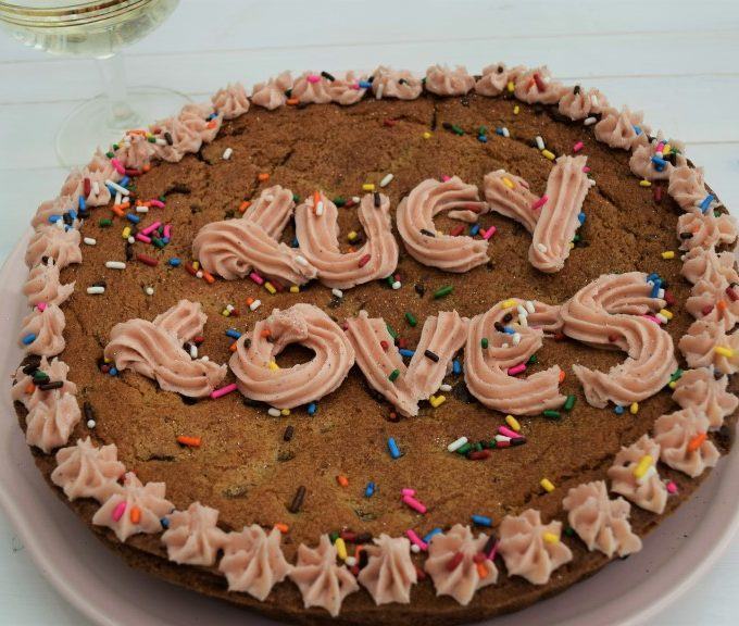 Giant-chocolate-chip-cookie-recipe-lucyloves-foodblog