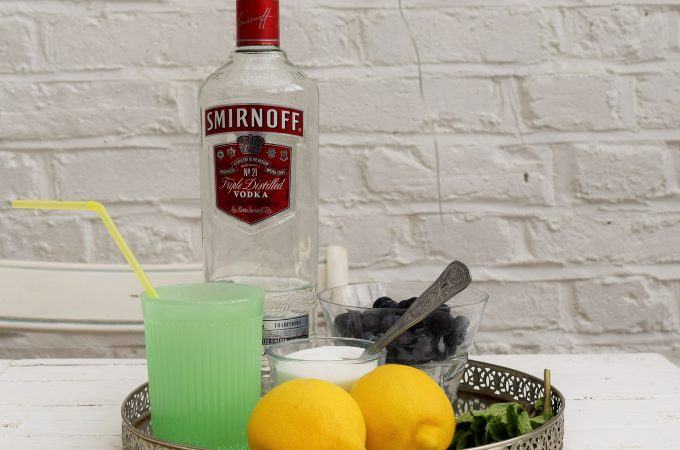 Blueberry-vodka-lemonade-lucyloves-foodblog