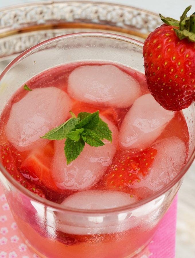 Strawberry-gin-smash-lucyloves-foodblog