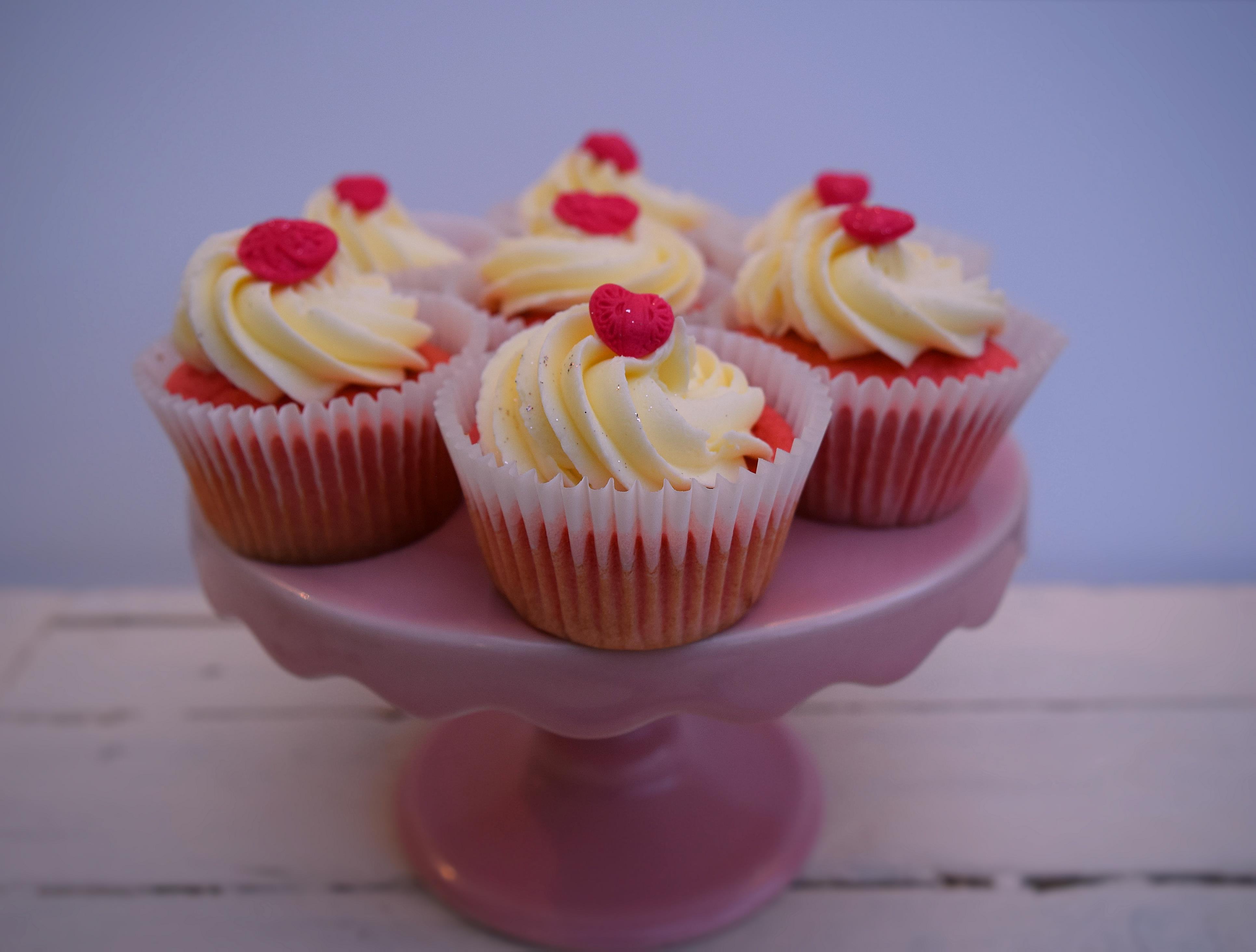 Pink-velvet-cupcakes-lucyloves-foodblog